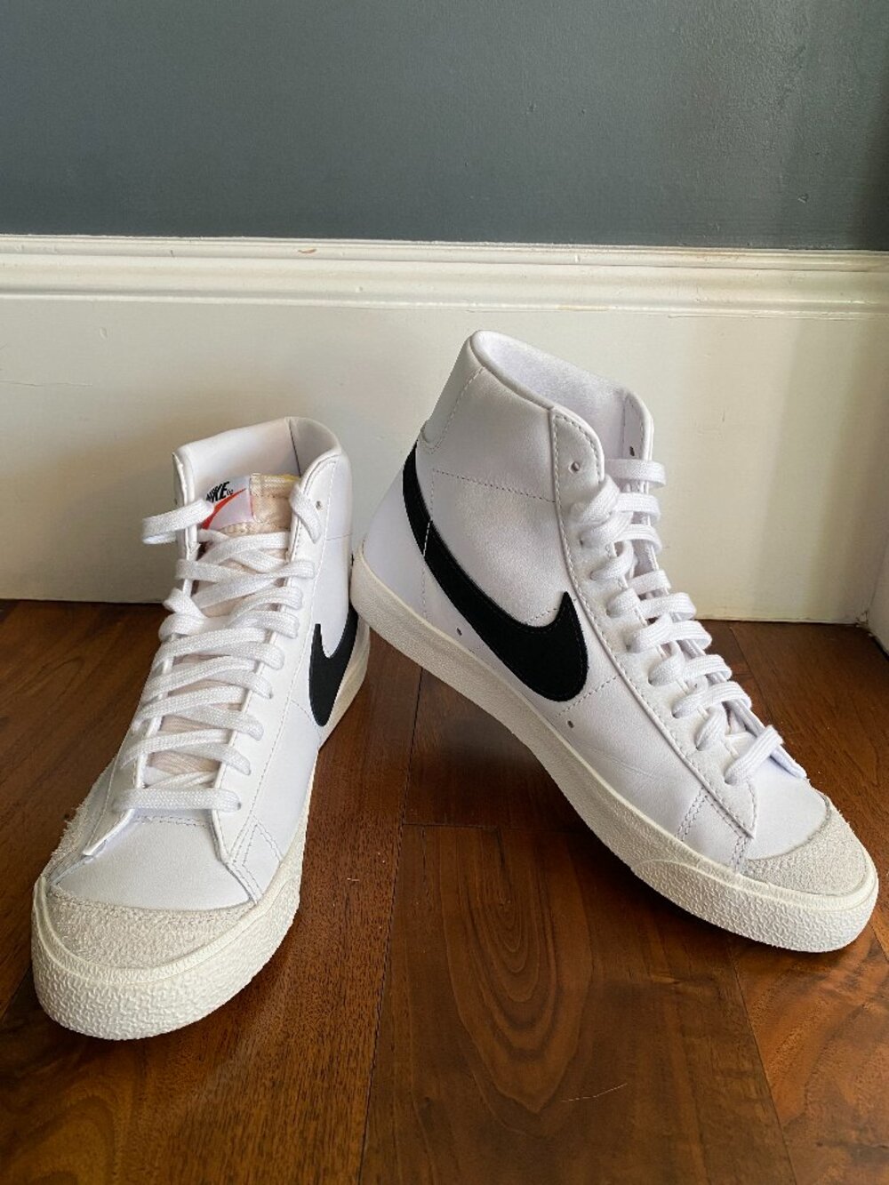 Nike Blazer Mid '77 Vintage White Black Sneakers Women's 8.5 EUC